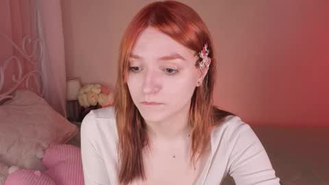 Snapshot of astra_lis chatting on 10/21/25, 01:34 Astra  online show from 10/21/25, 01:34