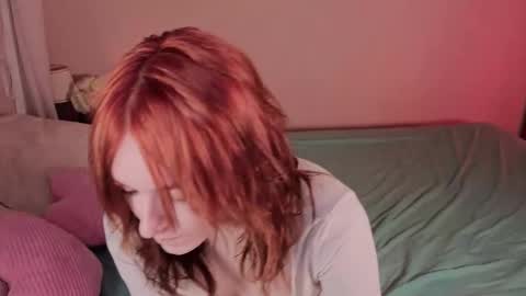 Snapshot of astra_lis chatting on 10/24/25, 12:34 Astra  online show from 10/24/25, 12:34