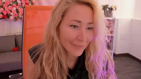 Snapshot of astramonroe chatting on 03/26/26, 03:34 astramonroe online show from 03/26/26, 03:34