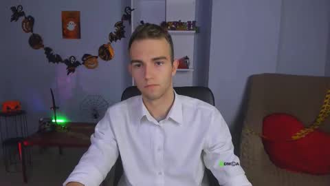 Snapshot of astren_villo chatting on 10/28/25, 01:25 astren online show from 10/28/25, 01:25