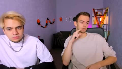 Snapshot of astren_villo chatting on 10/30/25, 01:23 astren online show from 10/30/25, 01:23