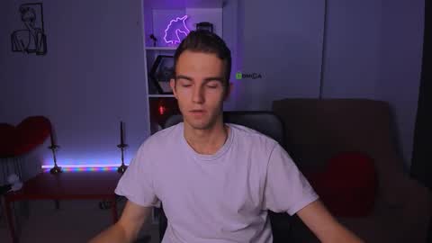 Snapshot of astren_villo chatting on 11/13/25, 01:21 astren online show from 11/13/25, 01:21