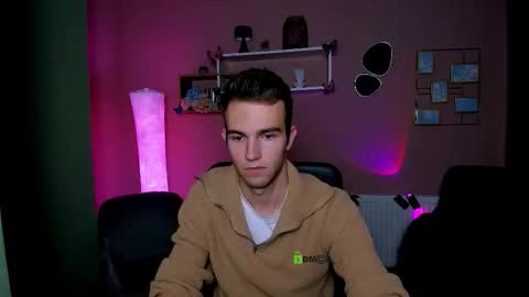 Snapshot of astren_villo chatting on 11/21/25, 08:51 astren online show from 11/21/25, 08:51