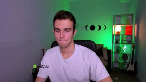 Snapshot of astren_villo chatting on 12/03/25, 01:31 astren online show from 12/03/25, 01:31