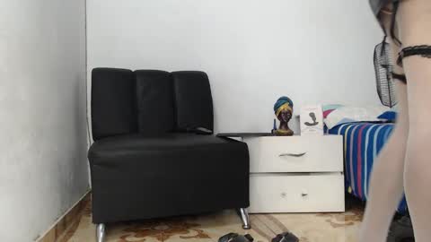 Snapshot of astrid__v chatting on 11/25/25, 06:30 Astrid online show from 11/25/25, 06:30