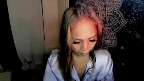 Snapshot of astrid_khalifa chatting on 04/23/26, 12:29 Astrid online show from 04/23/26, 12:29