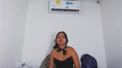 Snapshot of astridvagina18 chatting on 12/13/24, 08:04 ASTRID online show from 12/13/24, 08:04