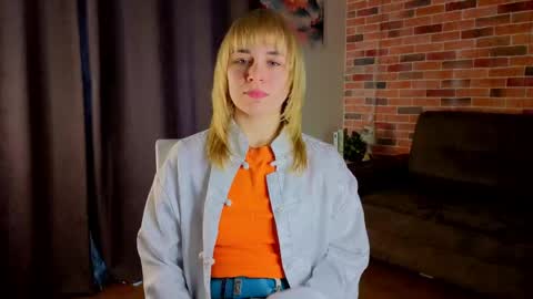 Snapshot of astrixorlune chatting on 04/27/26, 07:28 Lina online show from 04/27/26, 07:28