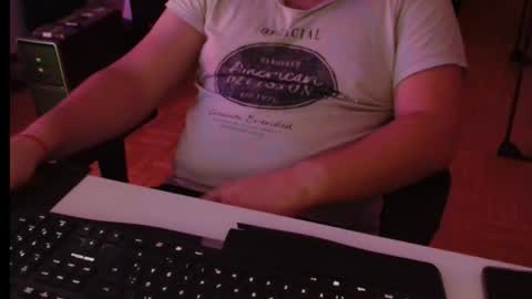 Leo online show from 11/10/25, 02:43