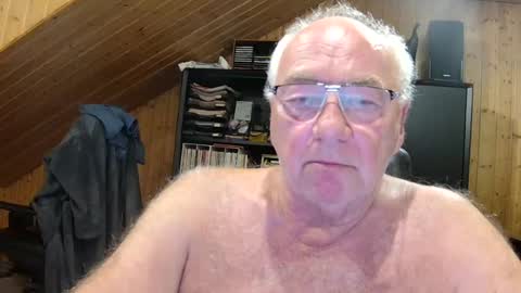 Snapshot of asusandy chatting on 07/08/26, 11:20 asusandy online show from 07/08/26, 11:20