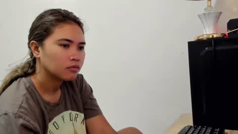 Snapshot of asuzaka27 chatting on 04/27/26, 04:32 asuzaka27 online show from 04/27/26, 04:32