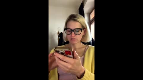 Snapshot of asya_new chatting on 10/25/25, 10:12 asya_new online show from 10/25/25, 10:12