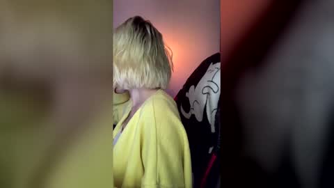 Snapshot of asya_new chatting on 12/17/25, 06:03 asya_new online show from 12/17/25, 06:03