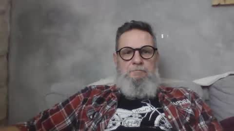 Snapshot of atatanka chatting on 12/19/25, 01:07 atatanka online show from 12/19/25, 01:07