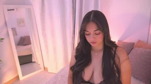 Snapshot of atena676 chatting on 05/25/26, 01:00 atena676 online show from 05/25/26, 01:00