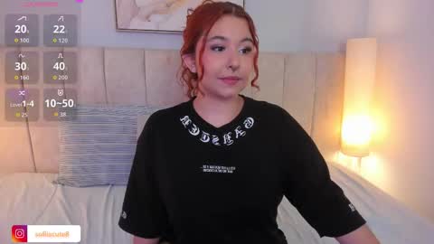 Snapshot of atena_cuteee chatting on 11/13/25, 02:43 sofia online show from 11/13/25, 02:43