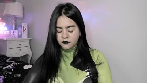 Snapshot of atena_hill chatting on 09/13/25, 08:08 Athena online show from 09/13/25, 08:08