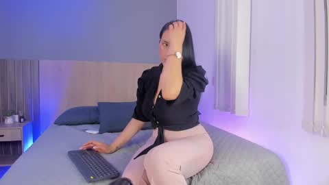 Snapshot of atenea_clerk chatting on 09/19/25, 11:55 Atenea online show from 09/19/25, 11:55