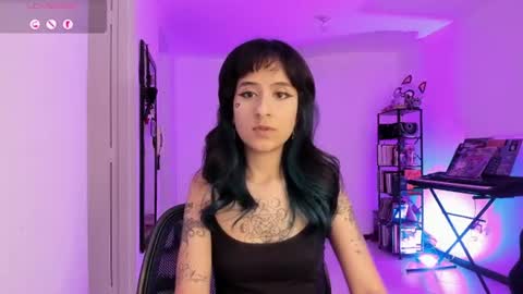 Snapshot of atenea_dragon__ chatting on 07/23/26, 08:18 Atenea online show from 07/23/26, 08:18