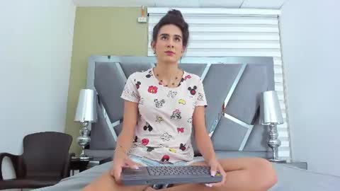 Snapshot of atenea_sexxx chatting on 06/12/26, 04:22 atenea online show from 06/12/26, 04:22