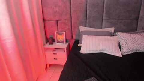 Snapshot of atenea_velle chatting on 04/28/26, 04:06 atenea velle online show from 04/28/26, 04:06