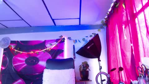 Atenea online show from 09/16/25, 02:18