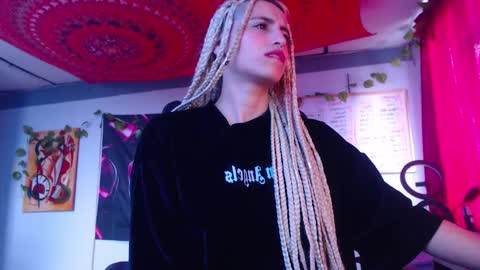 Atenea online show from 10/27/25, 03:05