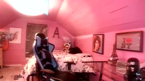 Snapshot of athena_the_godess chatting on 12/20/25, 03:02 xoxo G0DD3SS xoxox online show from 12/20/25, 03:02