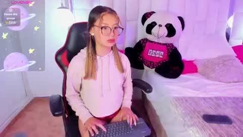 Snapshot of athenea_fox_ chatting on 06/27/26, 04:45 athenea fox online show from 06/27/26, 04:45