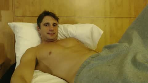 Snapshot of athleteguy55555 chatting on 04/19/26, 09:39 tommycb55555 online show from 04/19/26, 09:39