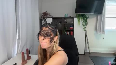 Snapshot of athleticsoles chatting on 04/14/26, 04:46 athleticsoles online show from 04/14/26, 04:46