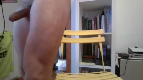 Snapshot of athleticstud_ chatting on 10/25/25, 02:35 athleticstud_ online show from 10/25/25, 02:35