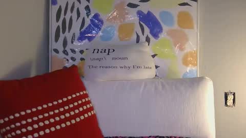 Snapshot of atirahcali chatting on 12/22/25, 01:41 AtirahCali online show from 12/22/25, 01:41