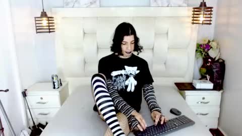 Snapshot of atley_dolly_ chatting on 03/18/26, 11:30 ATLEY online show from 03/18/26, 11:30