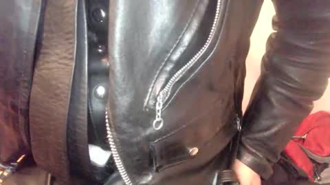 Snapshot of atlleather1 chatting on 04/17/26, 03:42 Atlleather1 online show from 04/17/26, 03:42