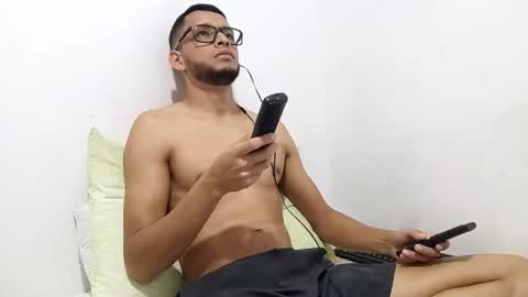 Snapshot of atorres21 chatting on 10/05/25, 02:54 Torres online show from 10/05/25, 02:54
