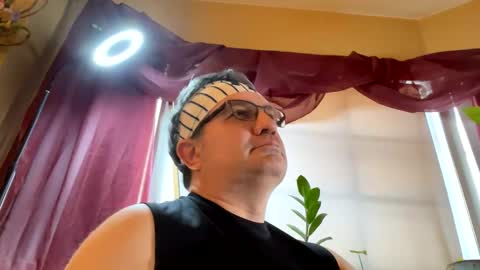 Snapshot of atozzzz chatting on 11/15/25, 05:42 atozzzz online show from 11/15/25, 05:42