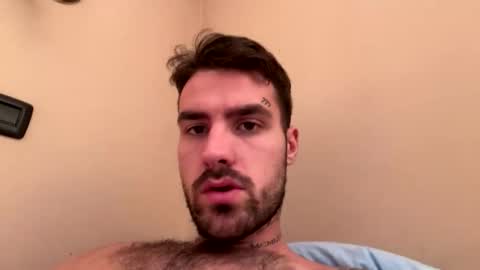 Snapshot of atrani_boi chatting on 12/21/25, 02:02 Atrani online show from 12/21/25, 02:02