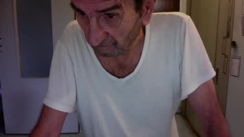 Snapshot of auguste061400 chatting on 11/07/25, 09:42 auguste061400 online show from 11/07/25, 09:42