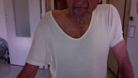 Snapshot of auguste061400 chatting on 11/28/25, 09:23 auguste061400 online show from 11/28/25, 09:23