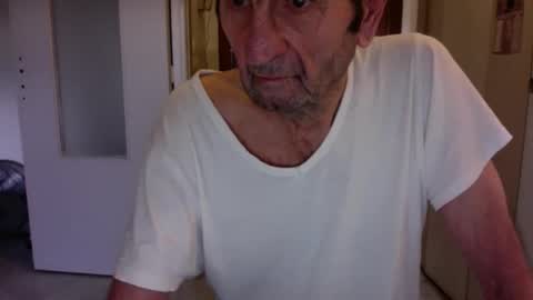 Snapshot of auguste688483 chatting on 01/19/26, 09:57 auguste688483 online show from 01/19/26, 09:57