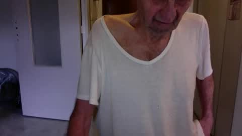 Snapshot of auguste688483 chatting on 02/14/26, 09:17 auguste688483 online show from 02/14/26, 09:17