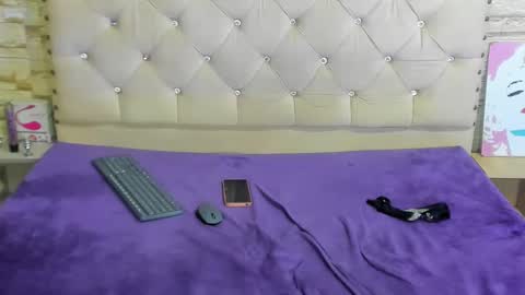 Monii Yi online show from 02/05/25, 08:21