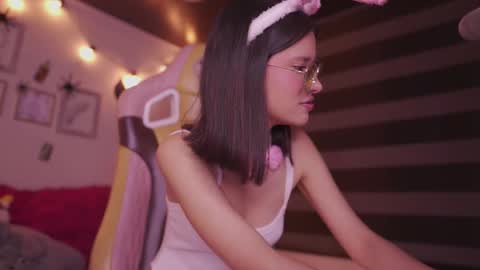 aura_rouss online show from 10/30/25, 12:12