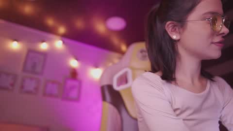 aura_rouss online show from 12/17/25, 11:55