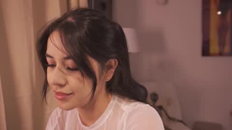 Snapshot of aura_sensual chatting on 10/30/25, 02:02 . online show from 10/30/25, 02:02