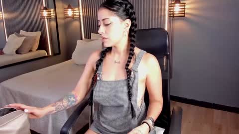 Aura online show from 02/05/25, 12:06