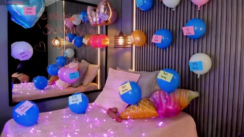 Aura online show from 02/07/25, 01:22