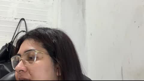 Snapshot of aurablack_ chatting on 09/22/25, 06:43 Aura online show from 09/22/25, 06:43