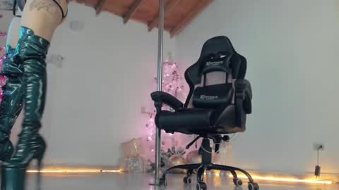 aura online show from 12/16/24, 01:54